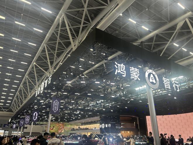 凑齐“56789”！问界独占鸿蒙智行7成销量，“5界”如何共扛百万辆目标？