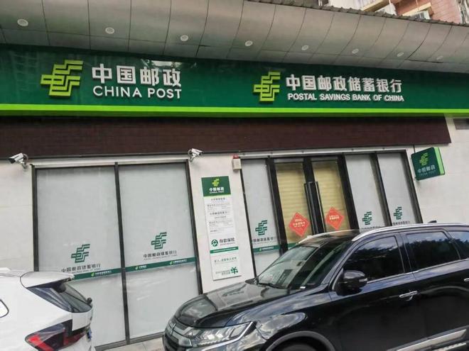 内蒙古一银行员工将11名储户存款转走挥霍,银行不愿承担赔偿