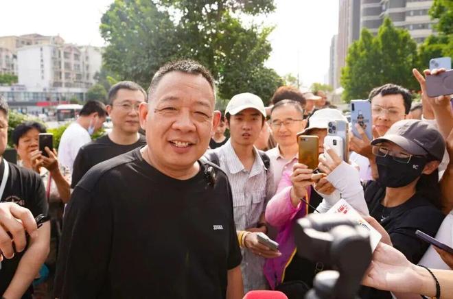 中国最慷慨的老板，退休了