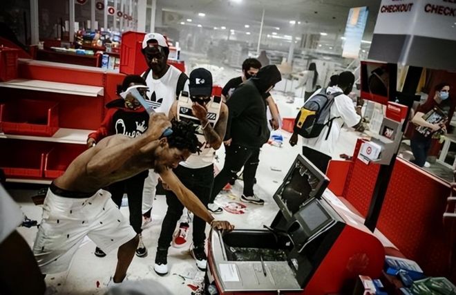 连锁反应来了!数百家企业起诉美国政府,多交的关税能追回来吗? 连锁反应来了!数百家企业起诉美国政府,多交的关税能追回来吗?