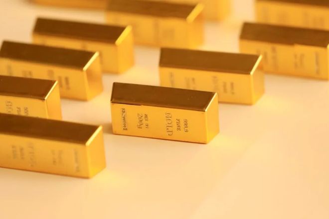 贵金属概念低开高走，四川黄金一度逼近涨停